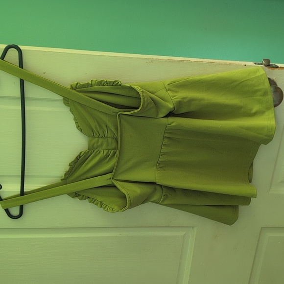 Green Sleeveless Top - Picture 8 of 12